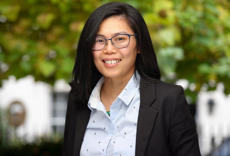 Tracy Lau notary in Canary Wharf, London.